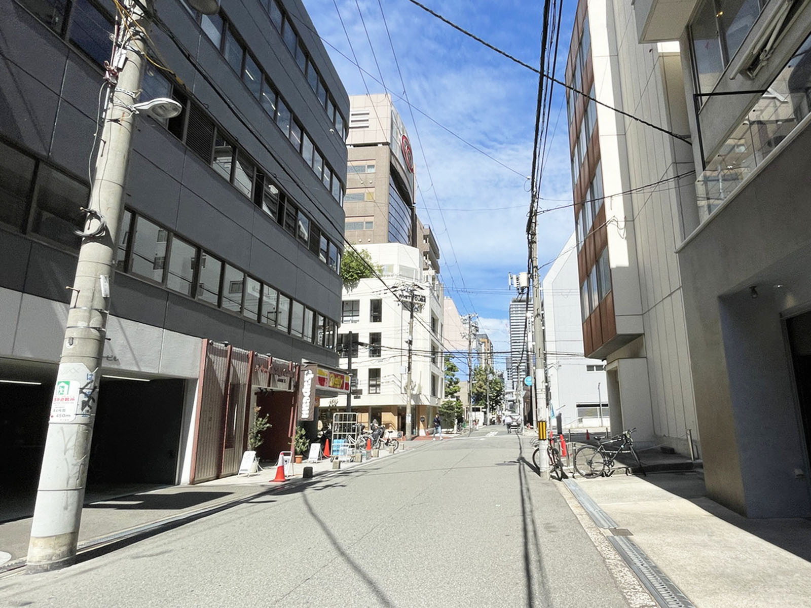L.Biz大阪本町前面の通り