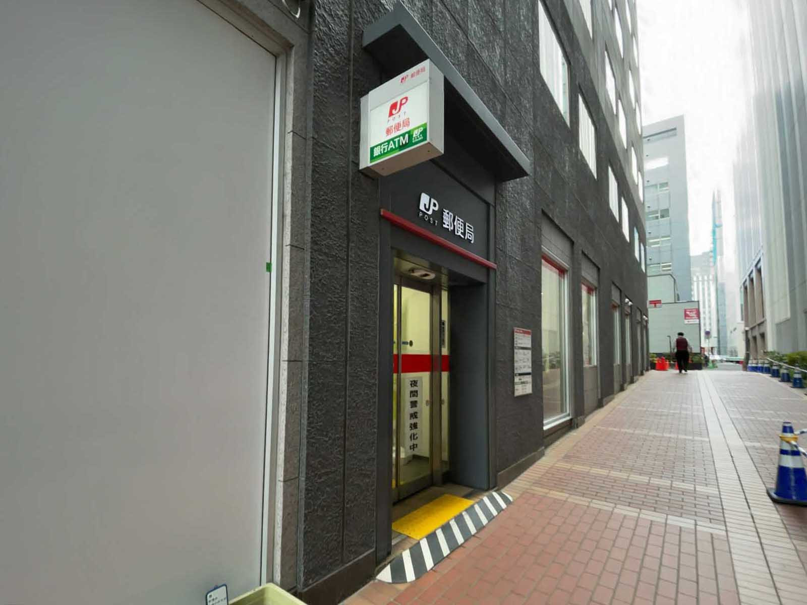 徒歩4分の札幌北三条郵便局
