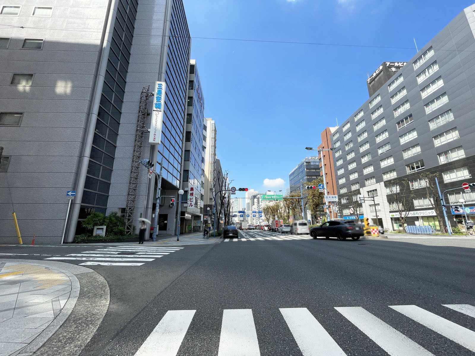 AXIS東梅田ビル前面の通り
