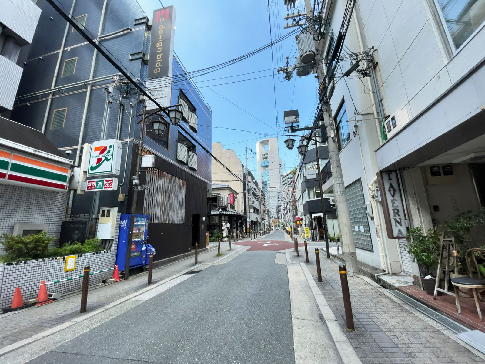 三旺ビル前面の通り