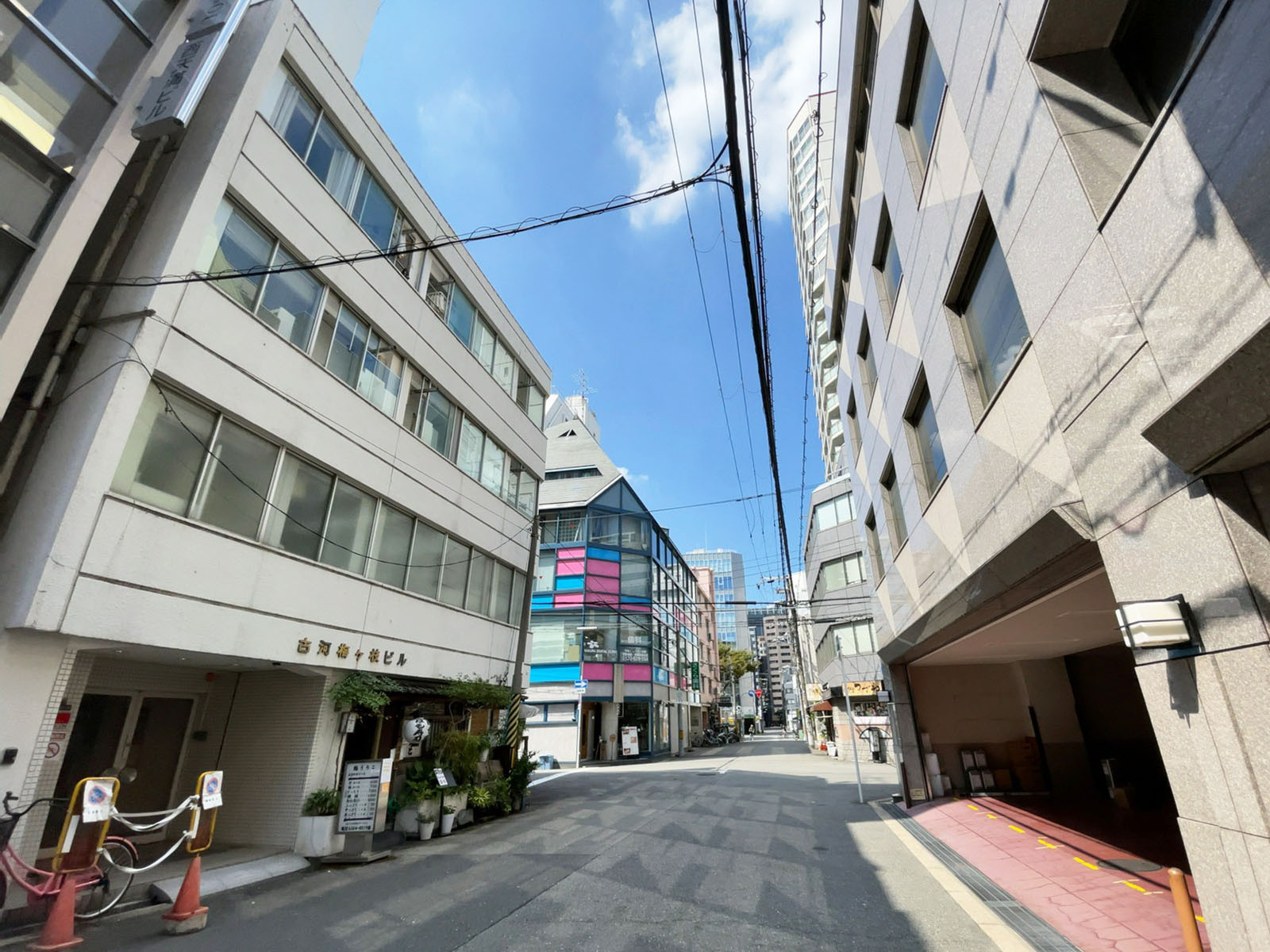 古河梅ヶ枝ビル前面の通り