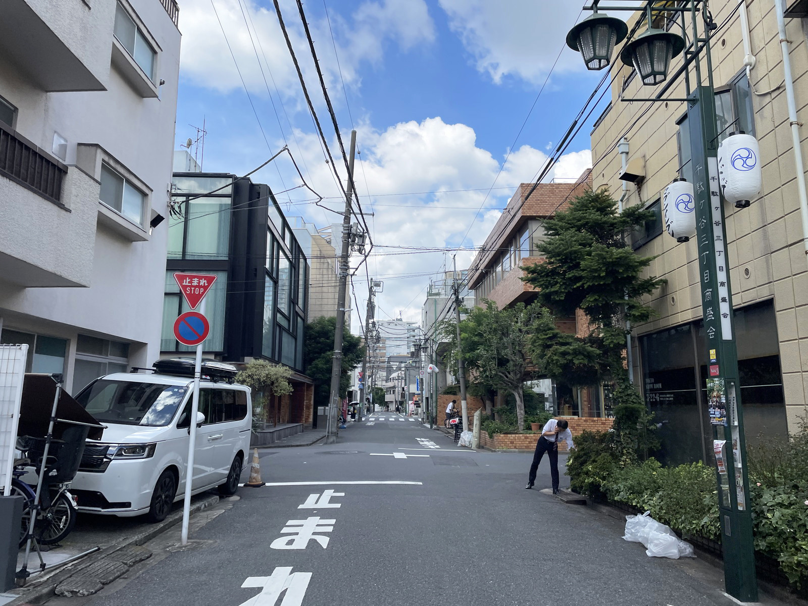 AZ千駄ヶ谷ビルディング前面の通り