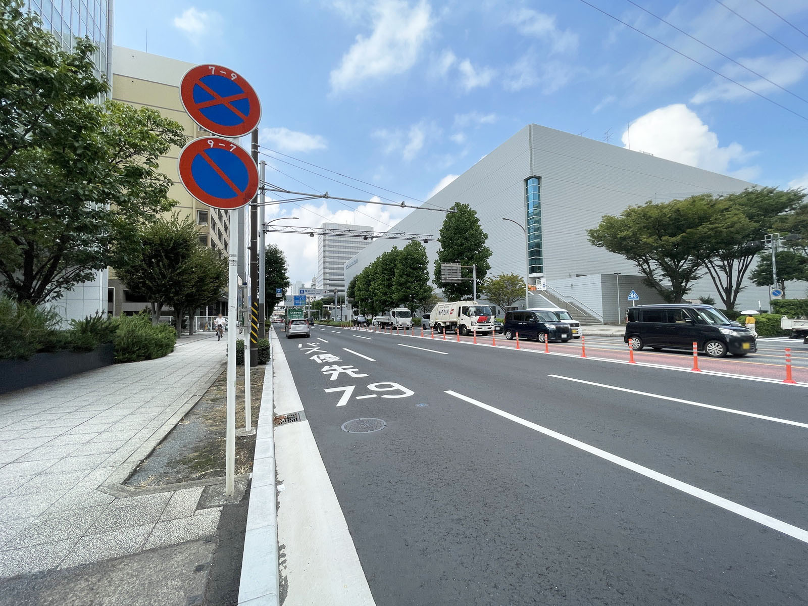 アリーナタワー前面の環状2号線