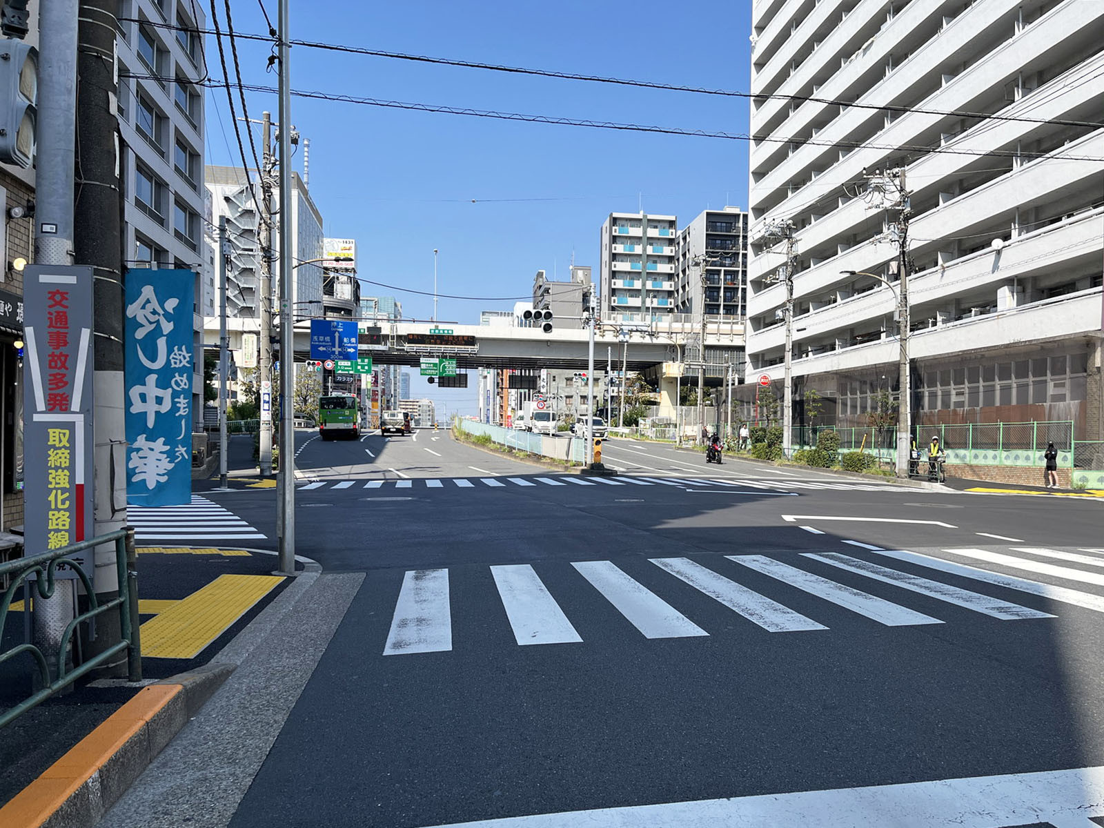 錦糸町グリーンハイツ前面の通り
