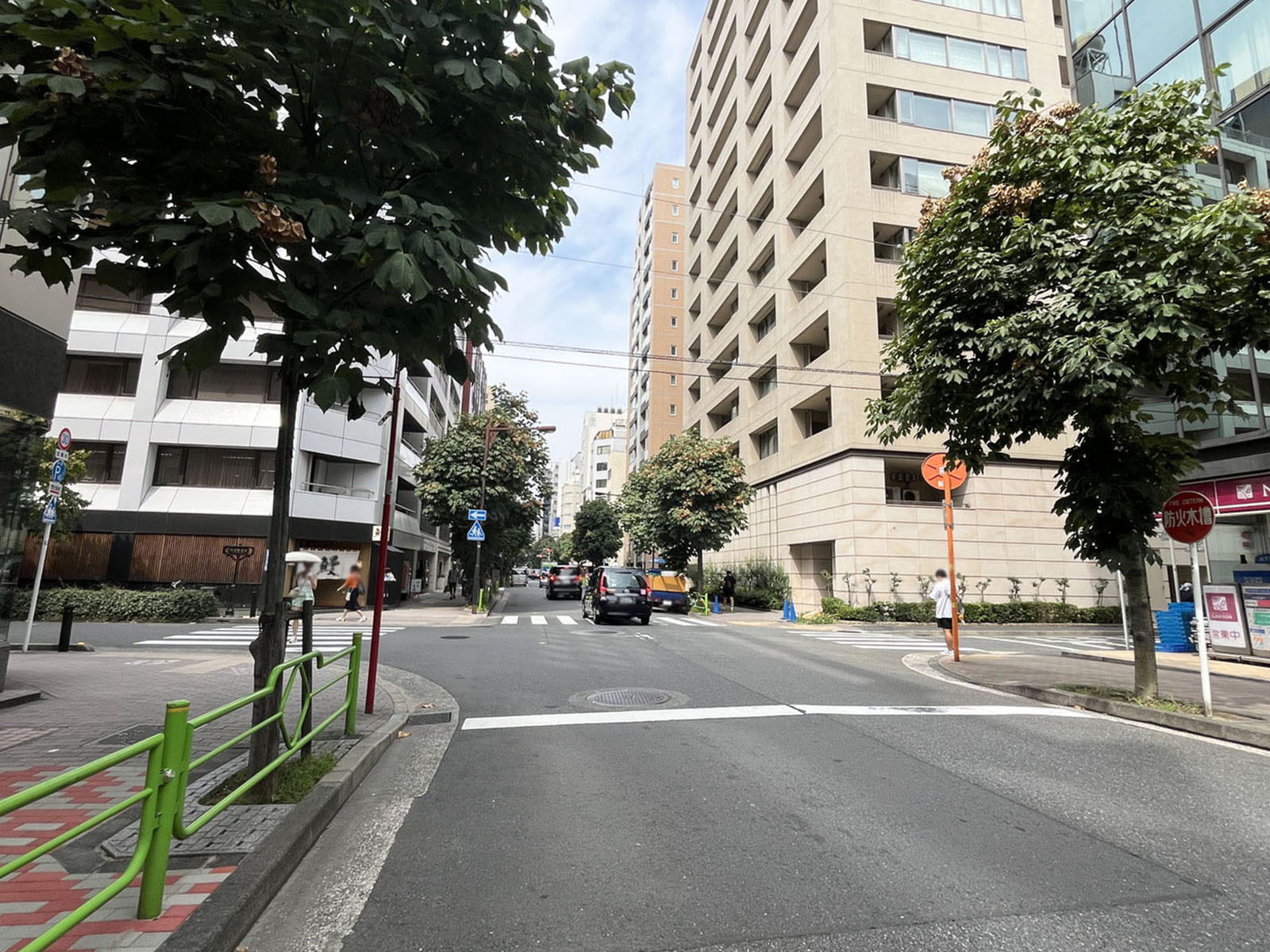 銀座三丁目ビル前面の通り