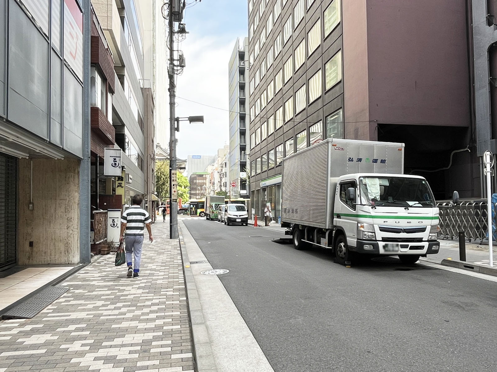 橋ビル2前面の木挽町通り