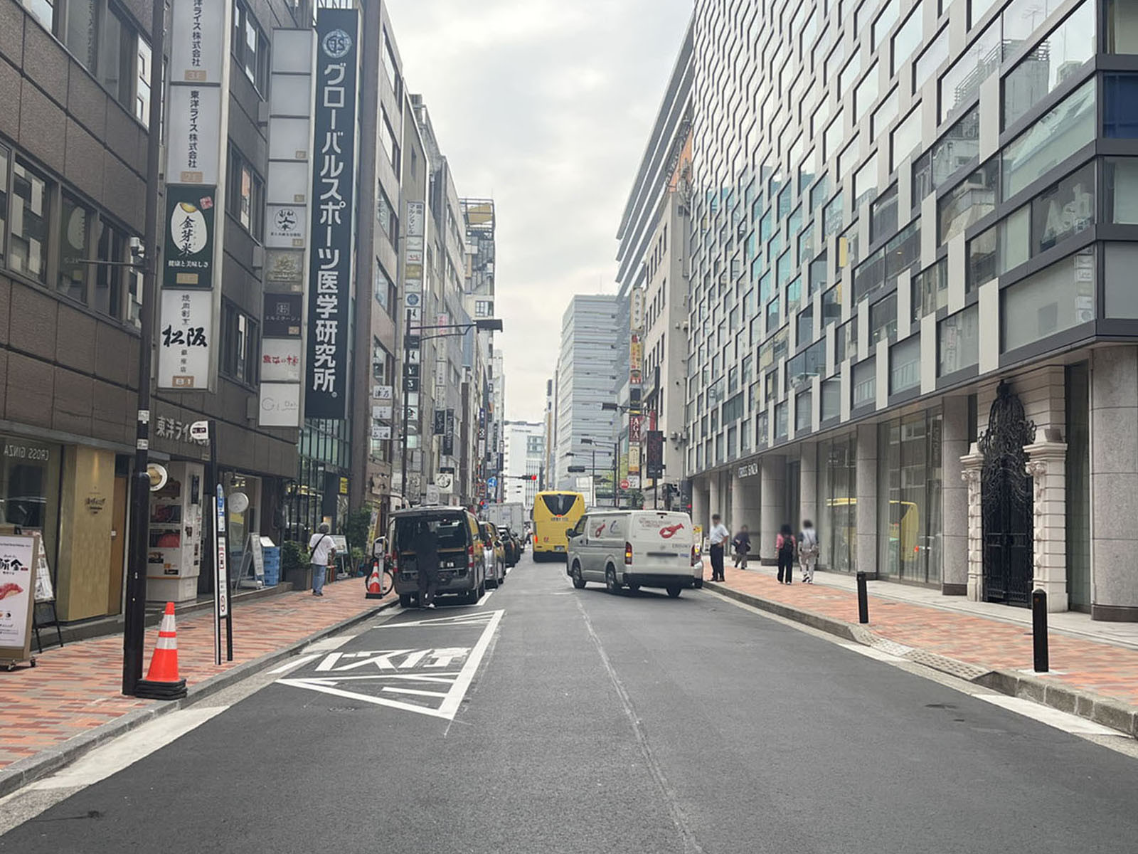 プリンスビル前面の通り銀座三原通り