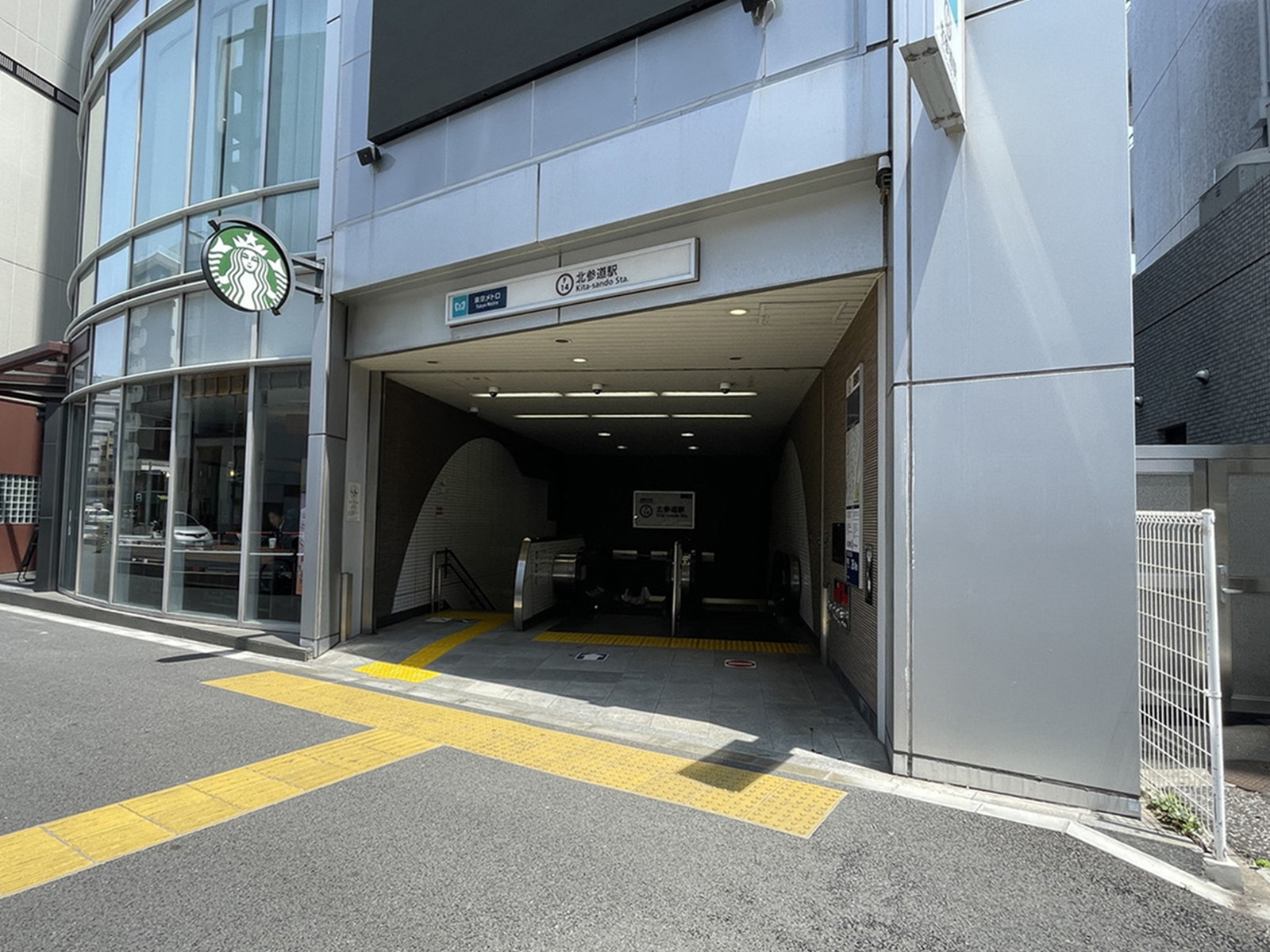 徒歩圏内の「北参道駅」