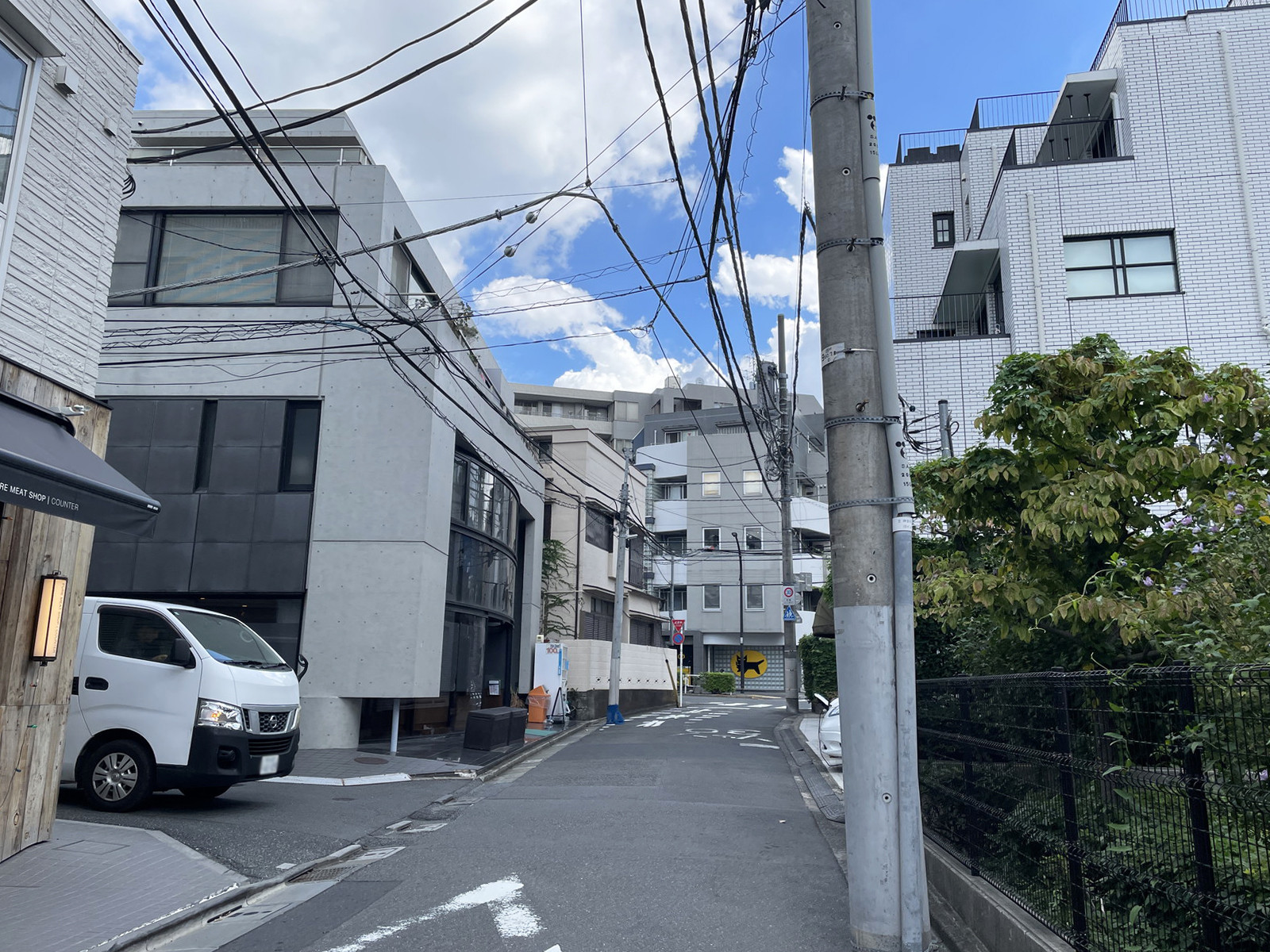 千駄ヶ谷貸事務所前面の通り