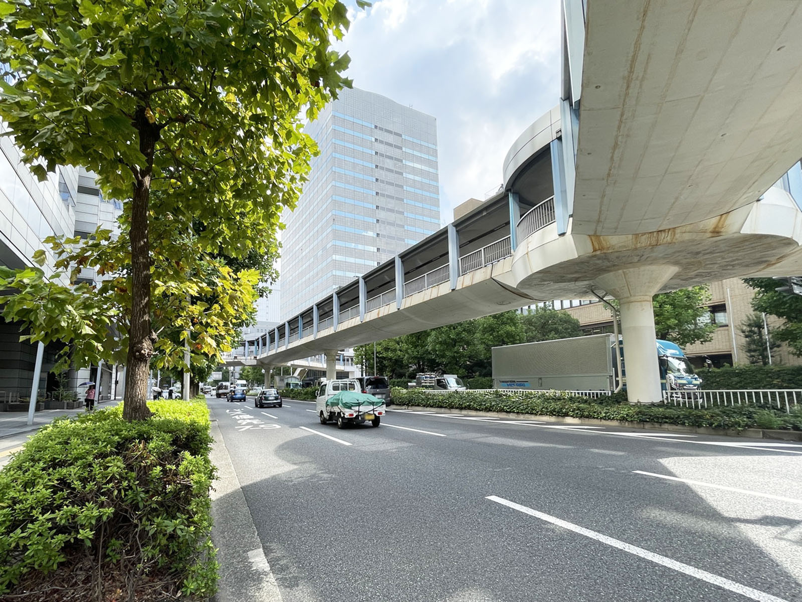 新横浜TECH B館前面の環状2号線