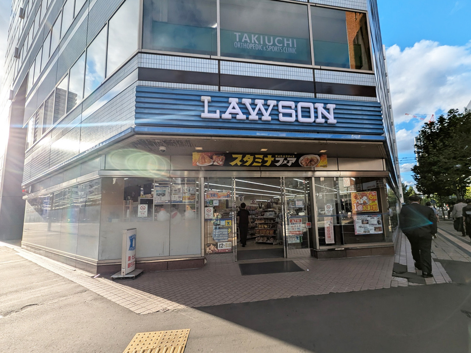 徒歩1分のローソン 札幌南1条西六丁目店