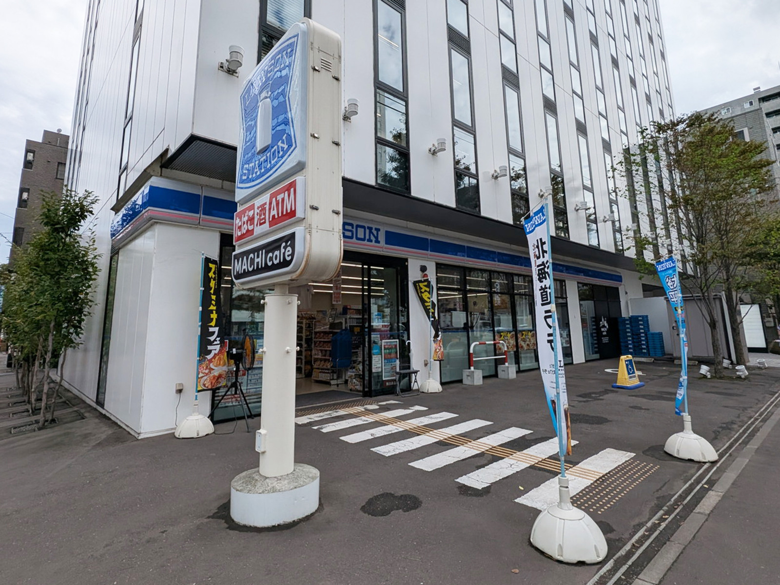 徒歩2分のローソン 札幌南1東三丁目店