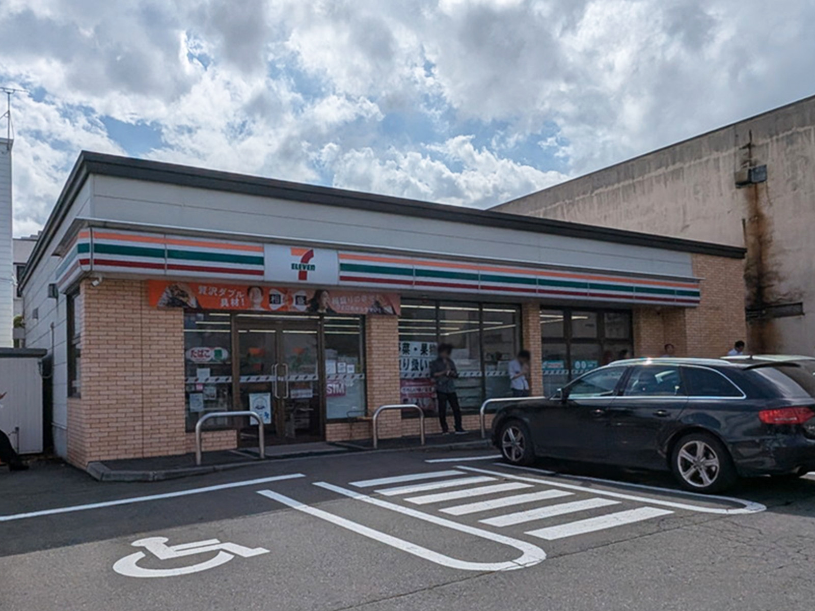 徒歩4分のセブン-イレブン 札幌北1条東12丁目店
