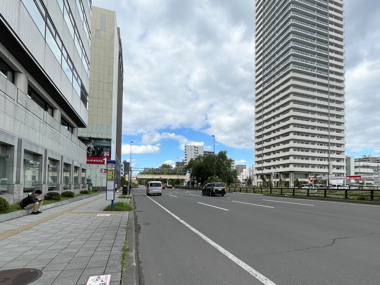 The Link Sapporo前面の創成川通