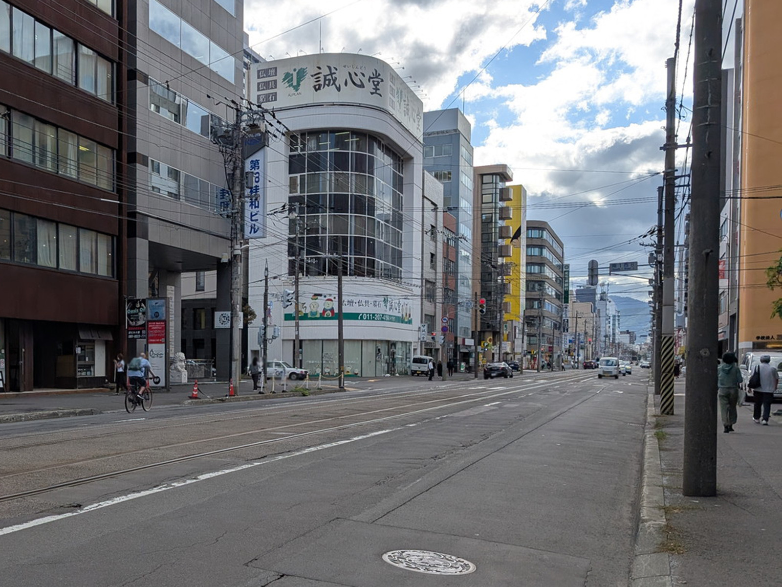 第27桂和ビル前面の南1条通