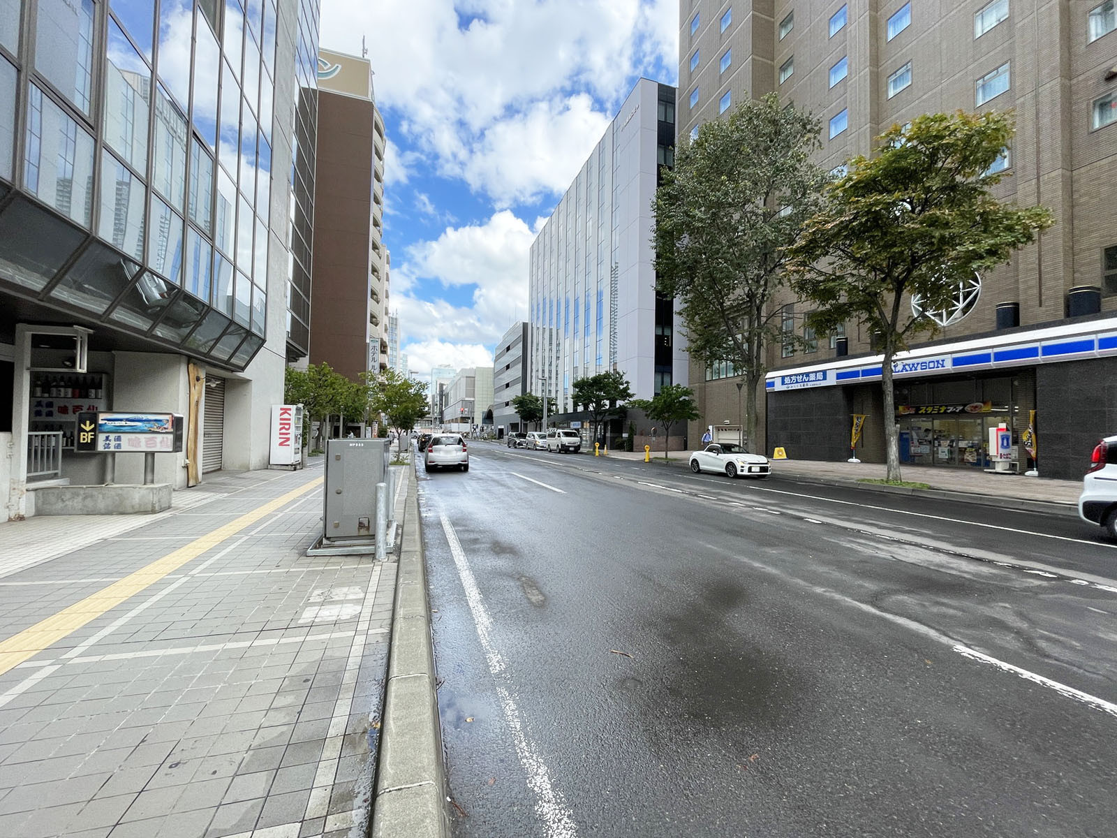 MipLa札幌駅前前面の北7条通
