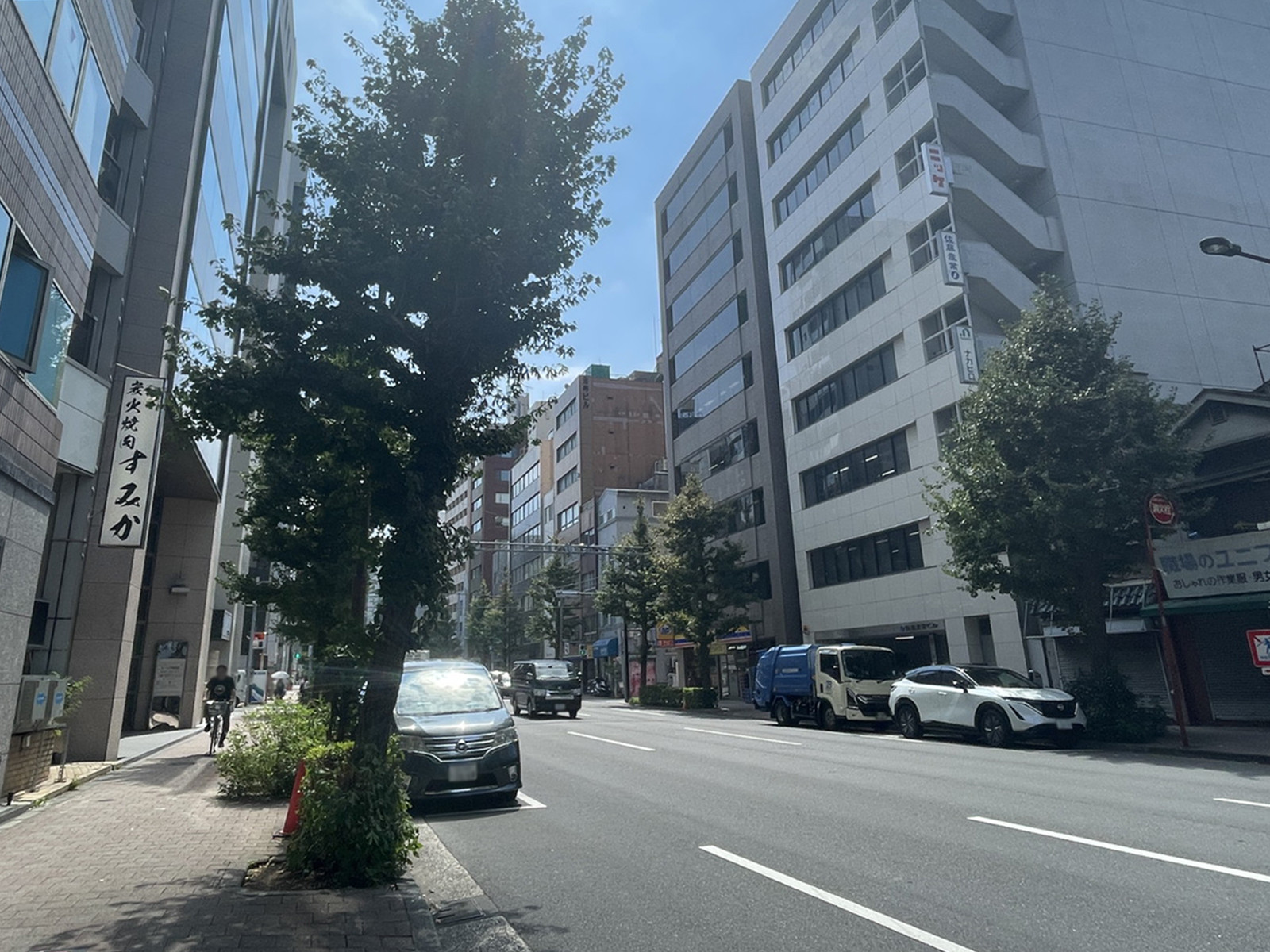 佐藤産業ビル前面の水天宮通り
