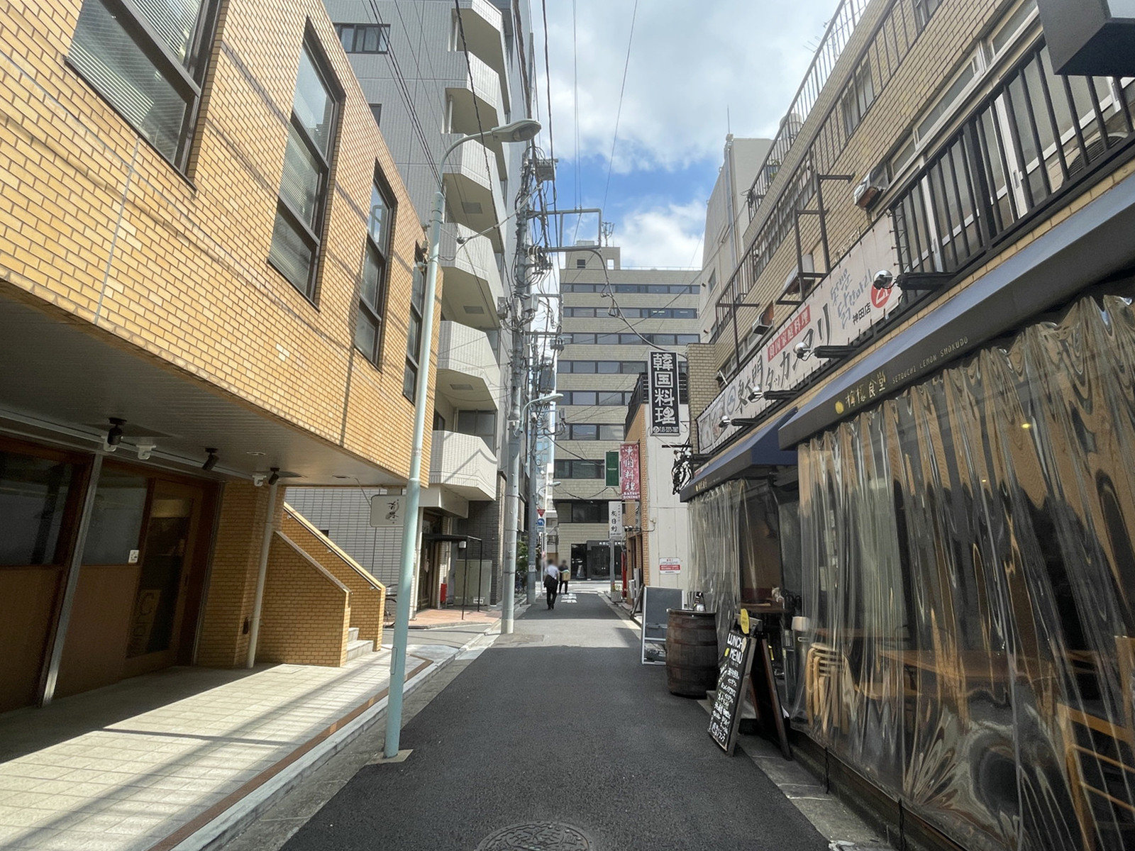 朝日ビル第3前面の通り