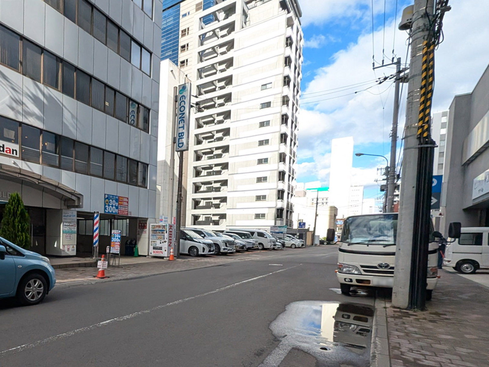 札幌19Lビル前面の南1条通