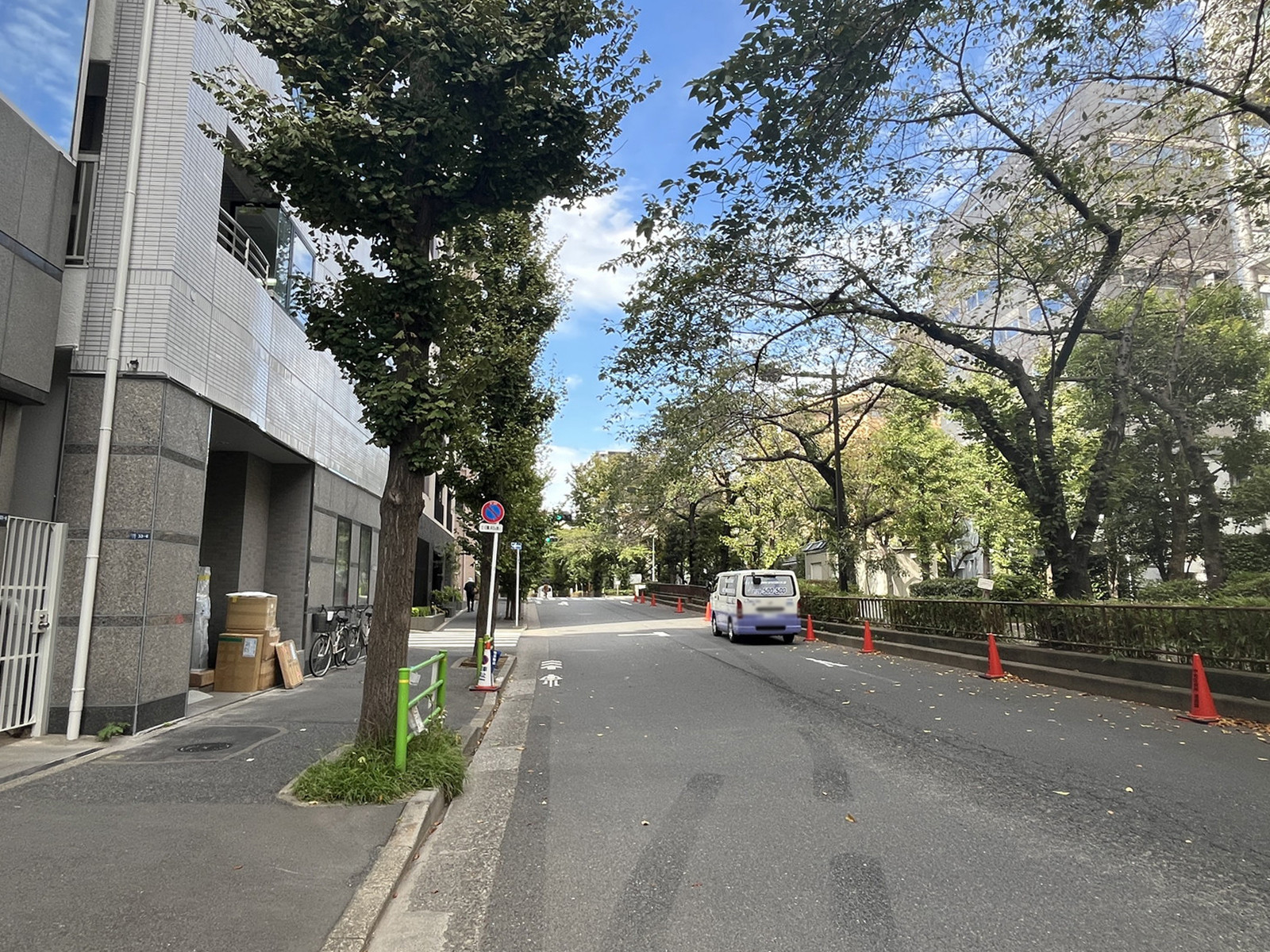 アクセスビル前面の通り