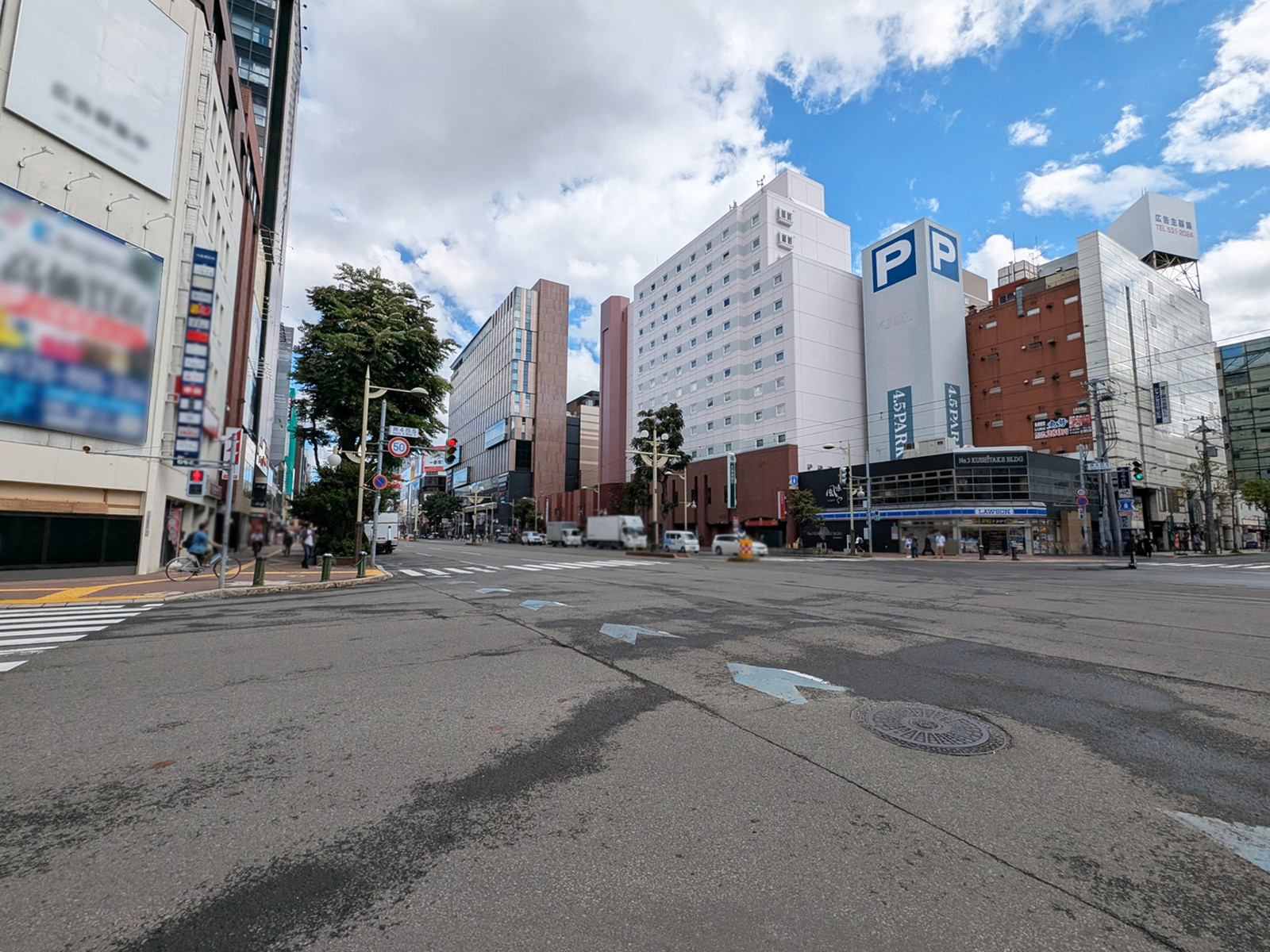 サウス47ビル前面の月寒通