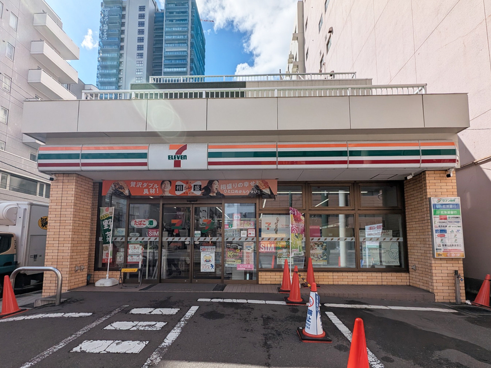 徒歩3分のセブン-イレブン 札幌南4条西7丁目店