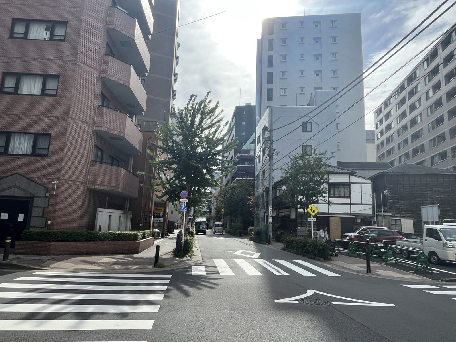 箱崎YMビル前面の通り