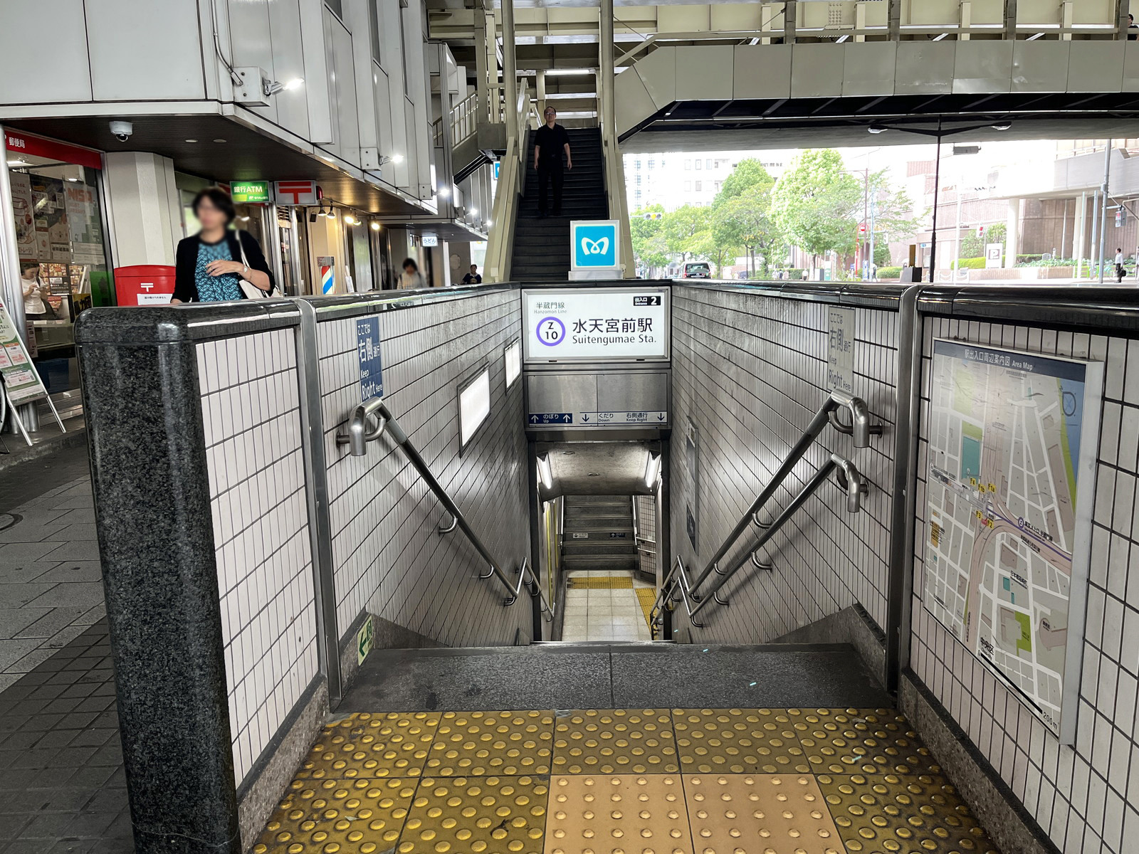 最寄りの「水天宮前駅」