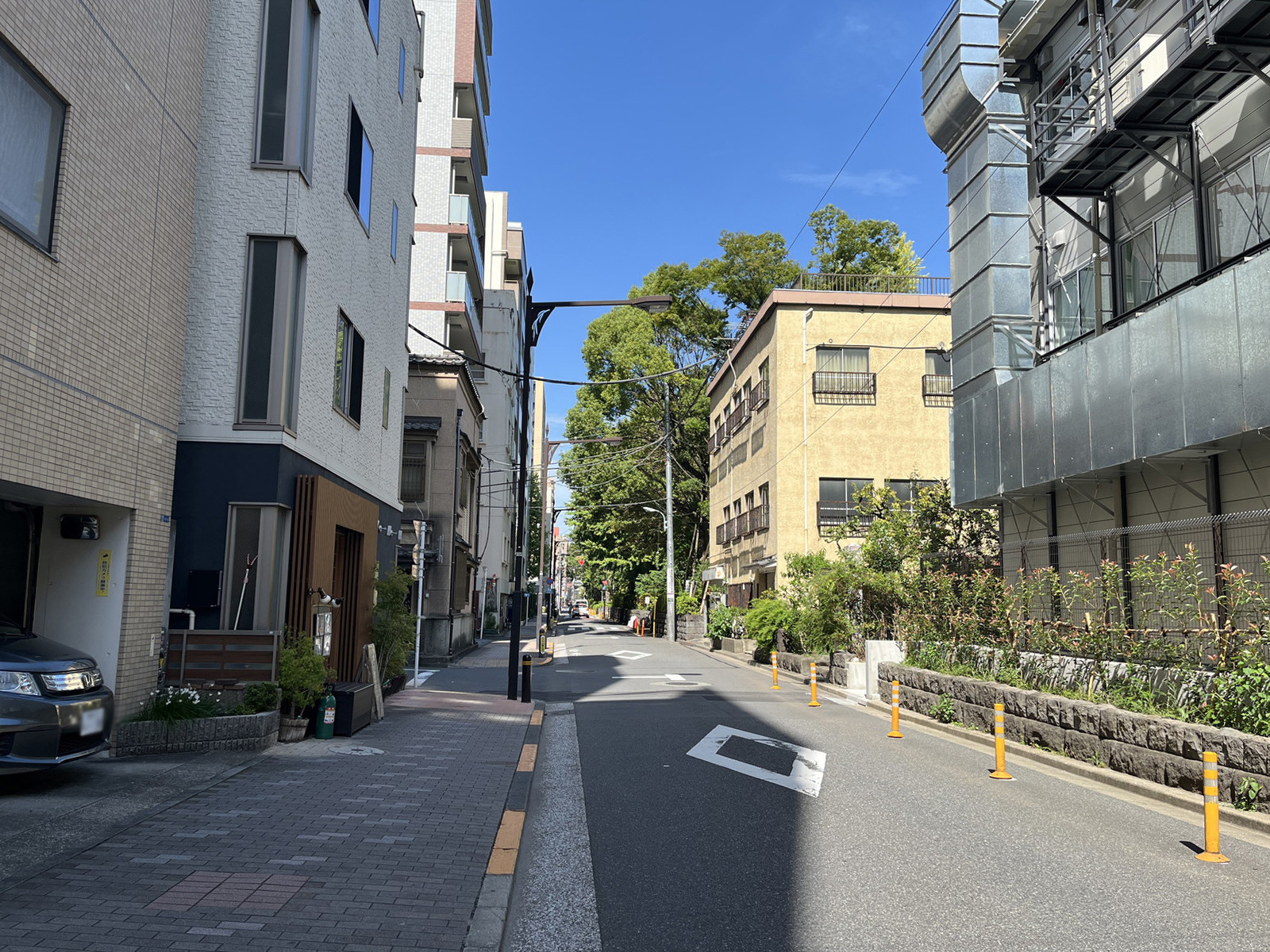平和MKビル前面の浜町公園通り