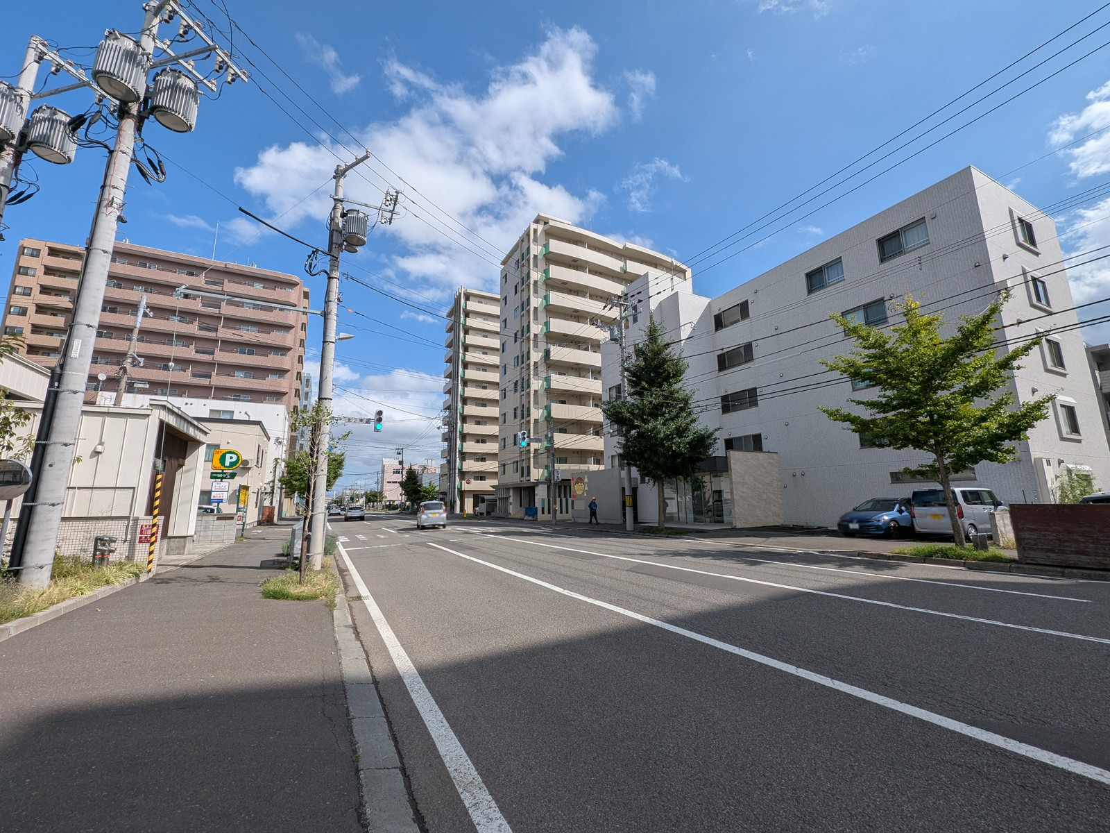 湯谷ビル前面の北2条通