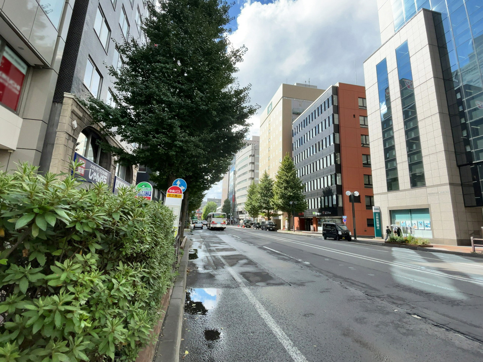 リージェントビル前面の北3条通り