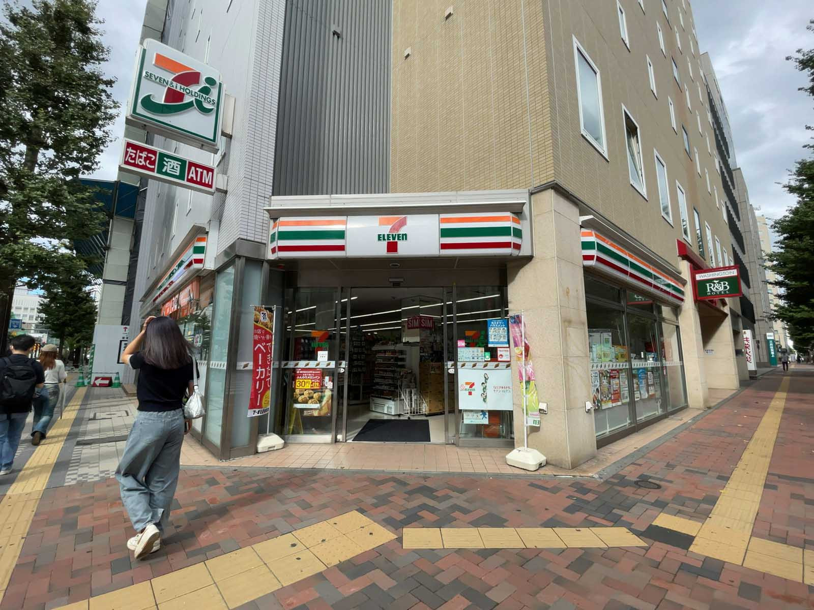付近のセブン-イレブン 札幌北3条店