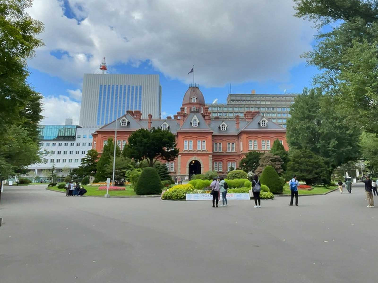 近くの北海道庁赤れんが庁