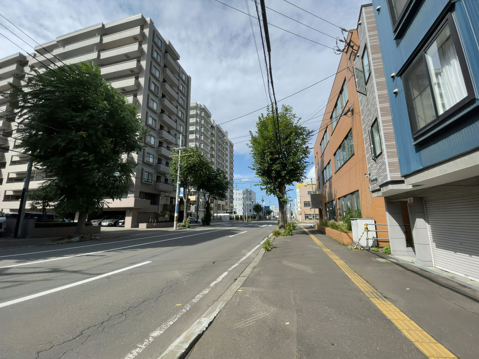 周辺は閑静な住宅地