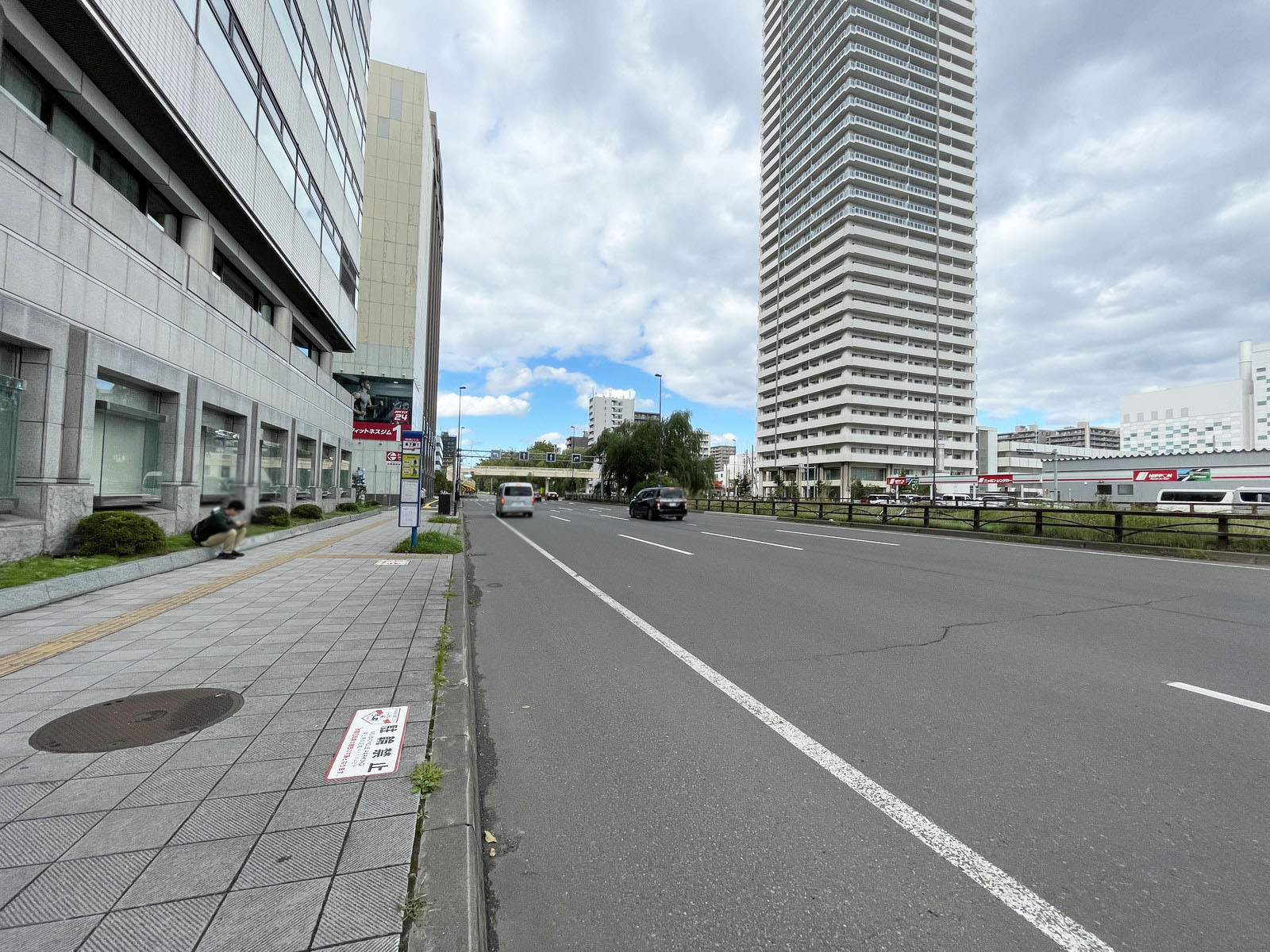 SE札幌ビル前面の創成川通