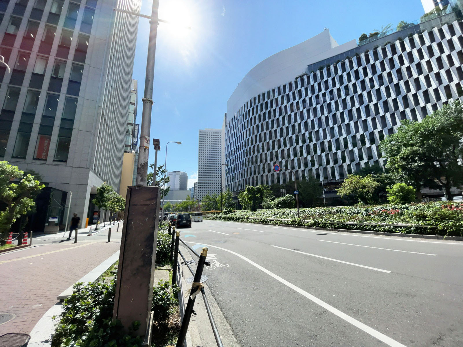 清和梅田ビル前面の通り