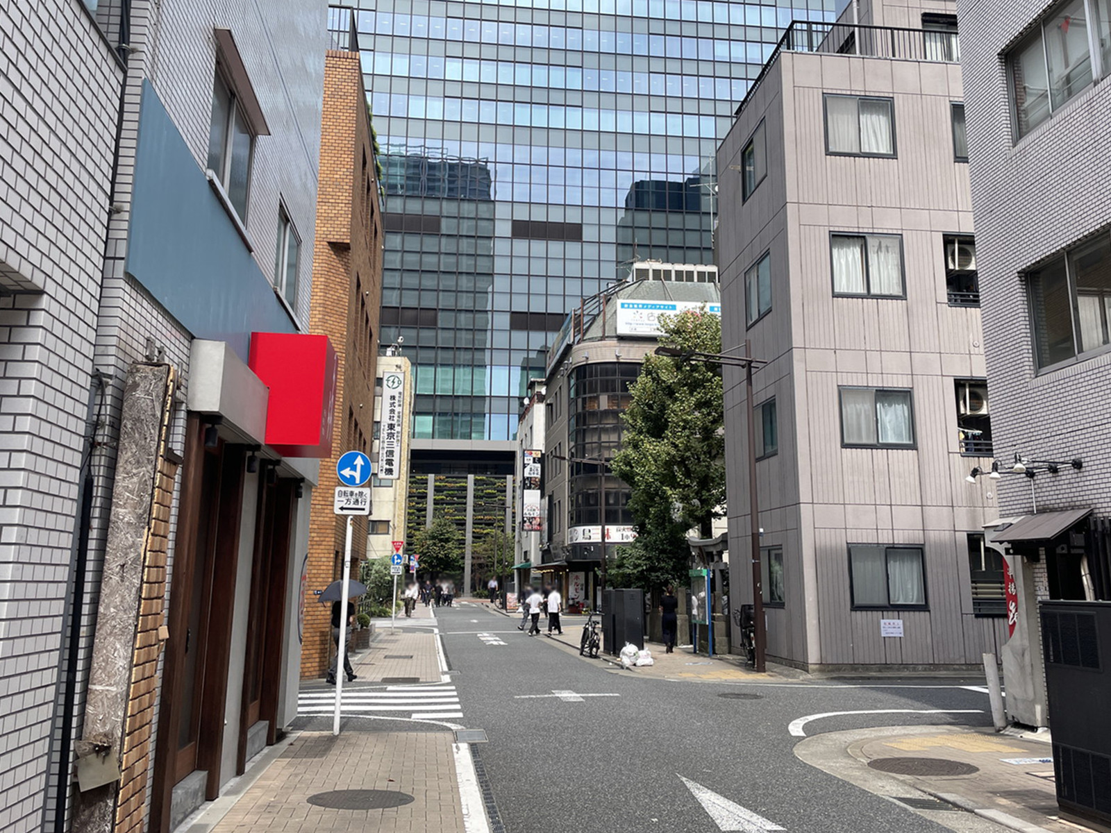 TMビル前面の通り