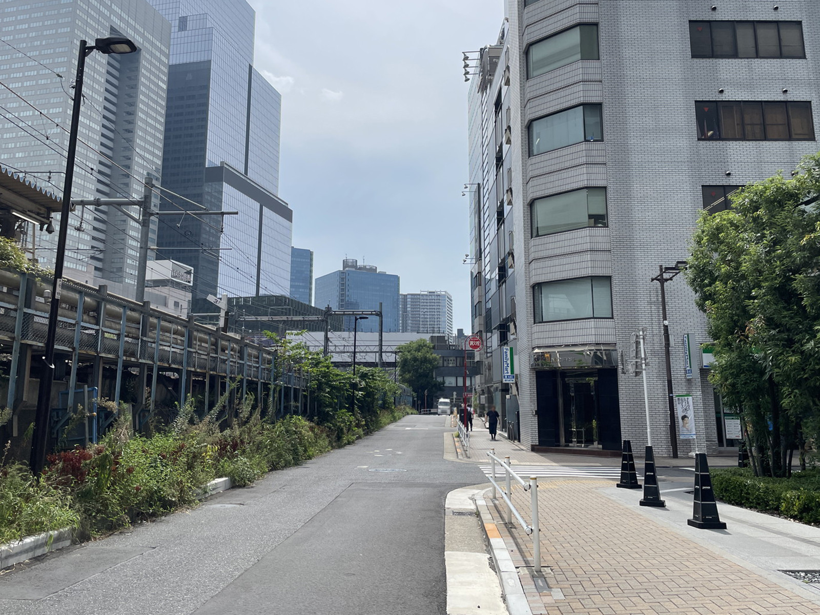 PMO浜松町前面の通り