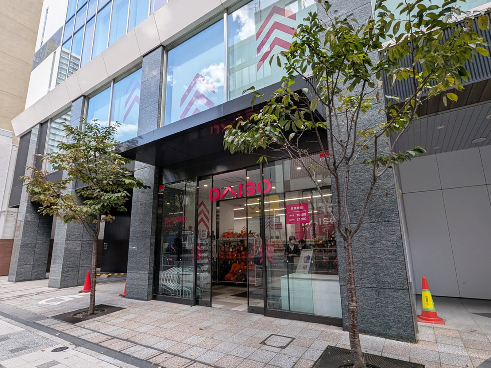 徒歩3分のダイソー 札幌22スクエア店
