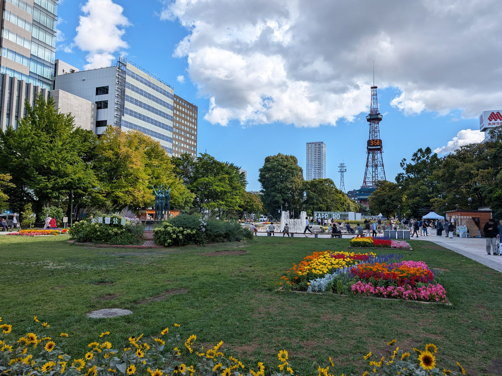 向かいの大通公園