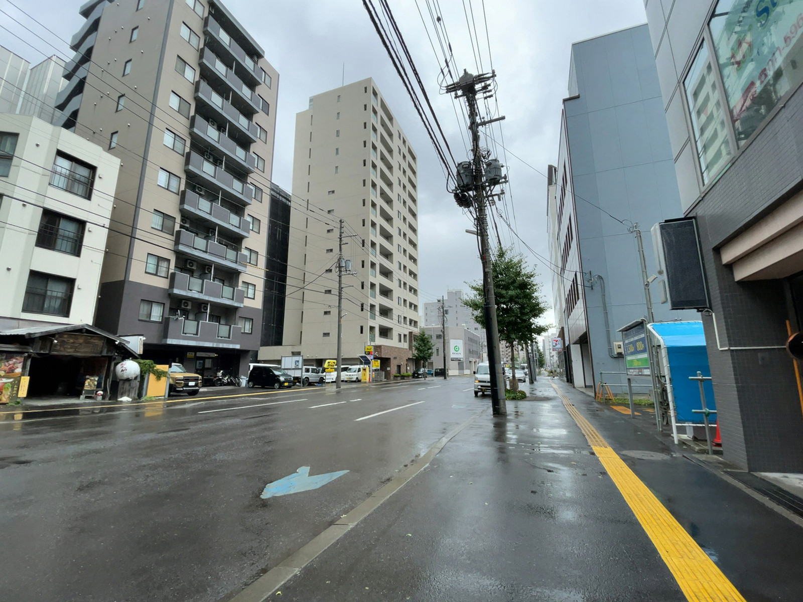 アルファ北1条ビル前面の通り