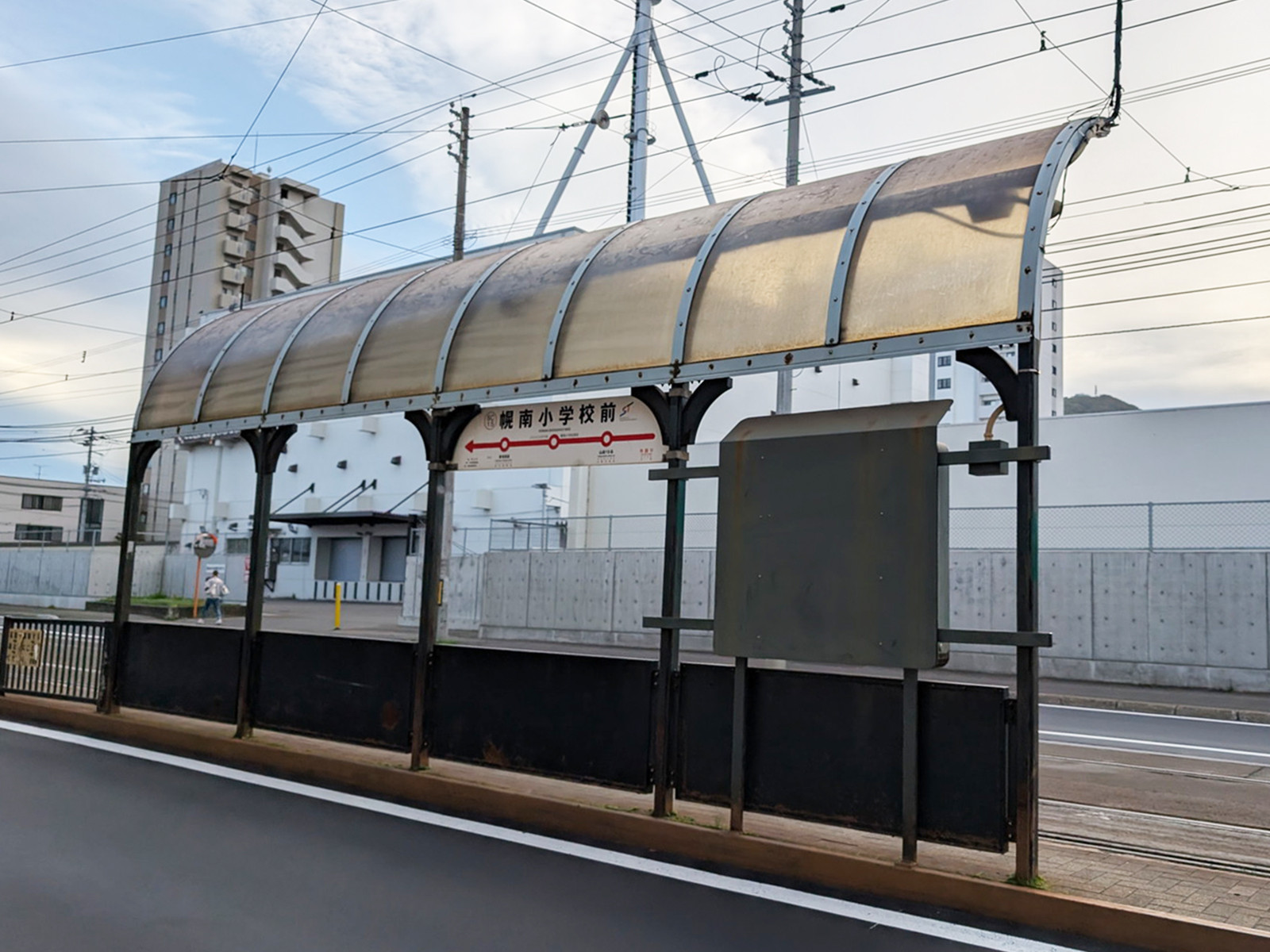 最寄りの「幌南小学校前駅」