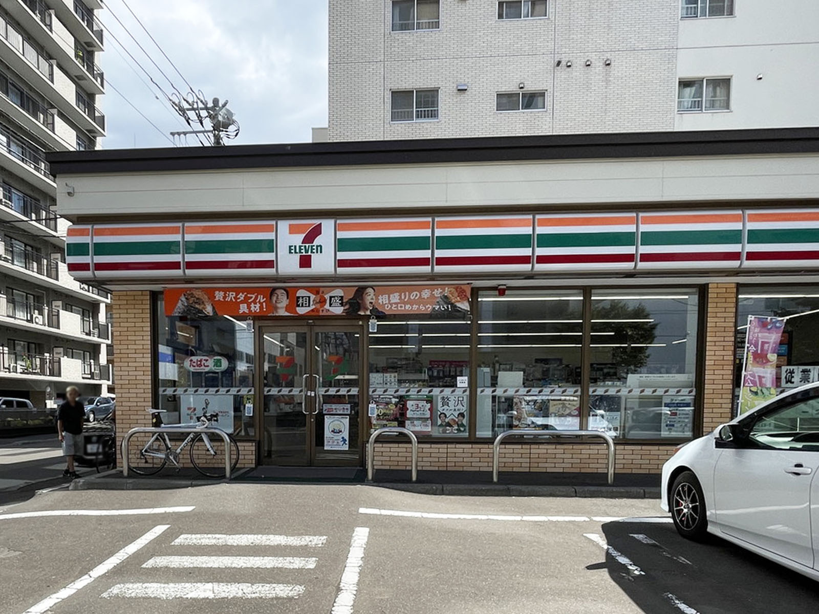 近くのセブン-イレブン 札幌医大前店