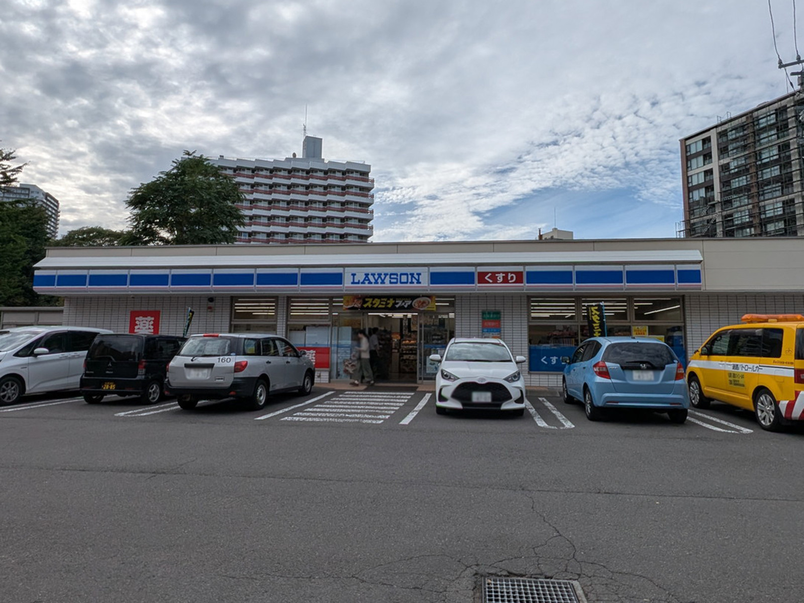 徒歩2分のローソン 札幌南7条西一丁目店