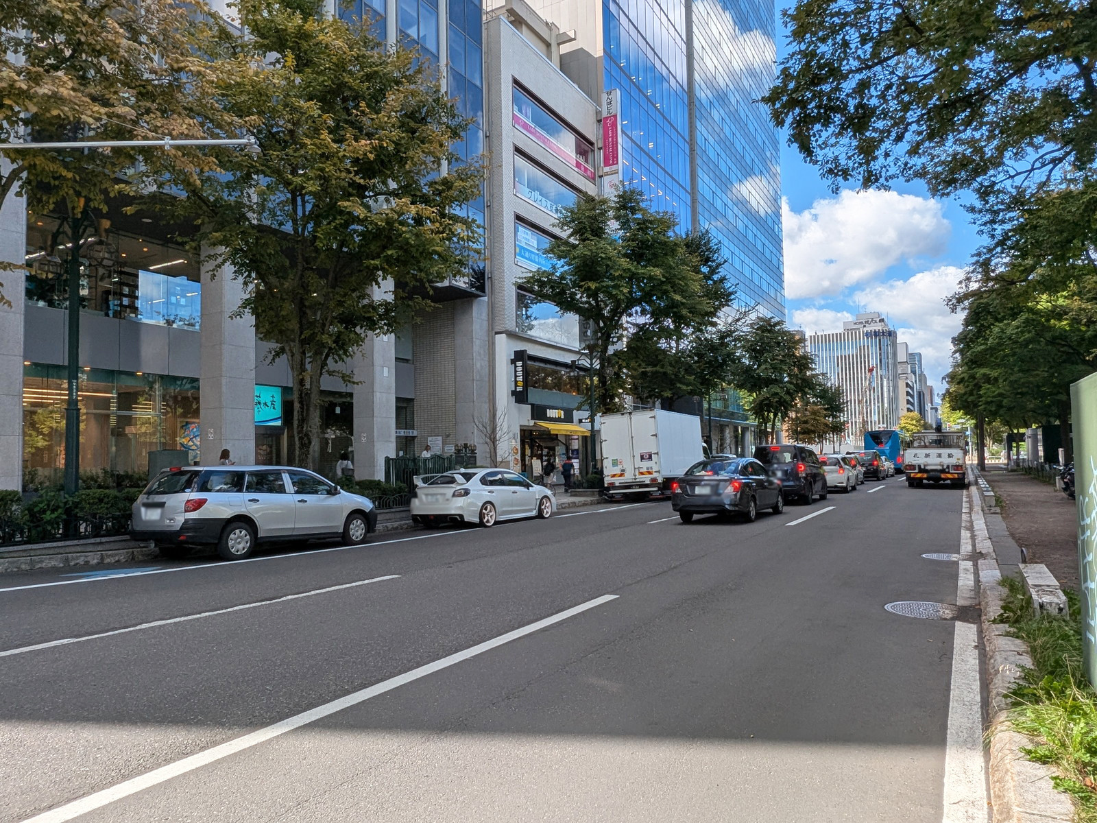 明治安田生命札幌大通ビル前面の通り