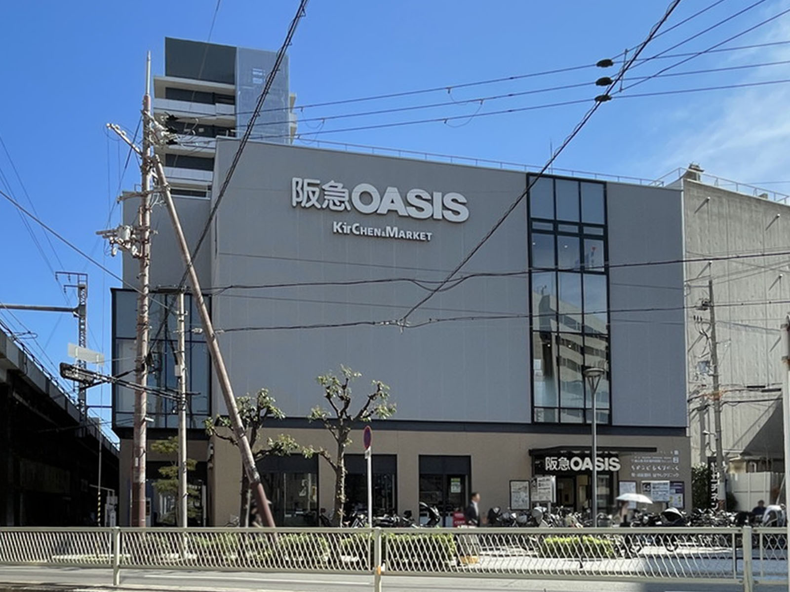 徒歩2分の阪急オアシス 福島ふくまる通り57店