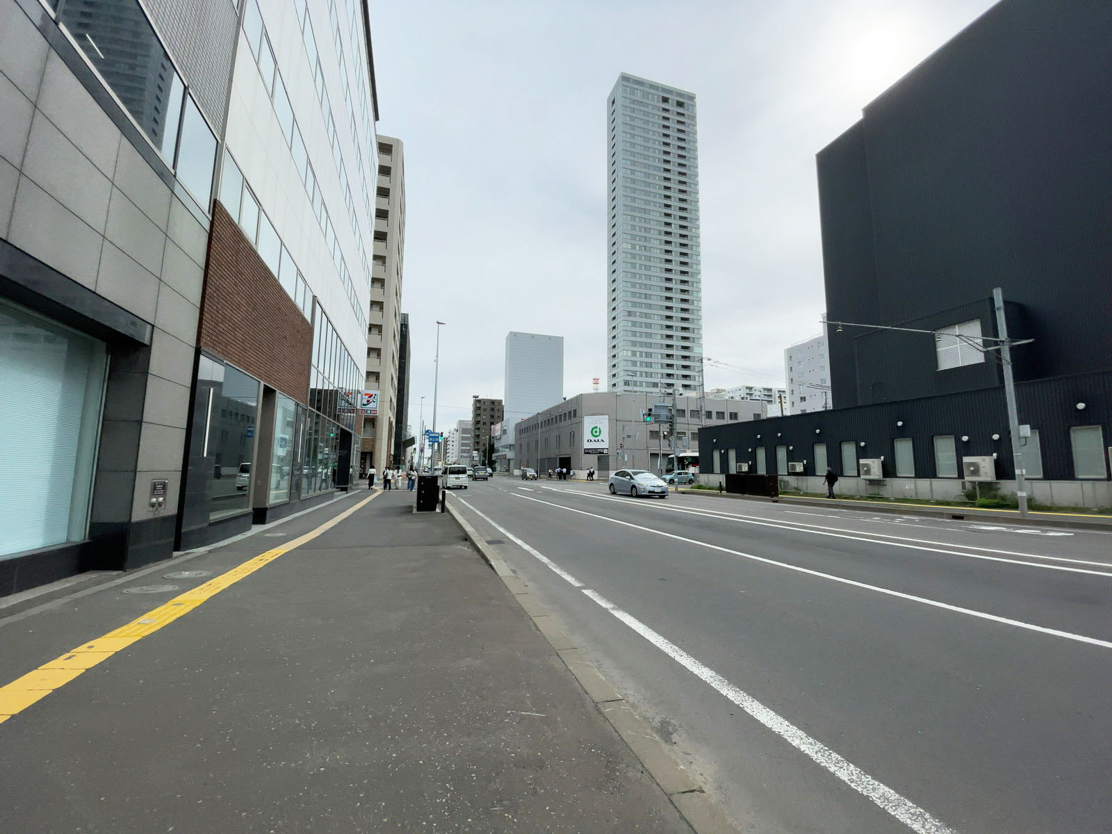 札幌イーストスクエア前面の通り