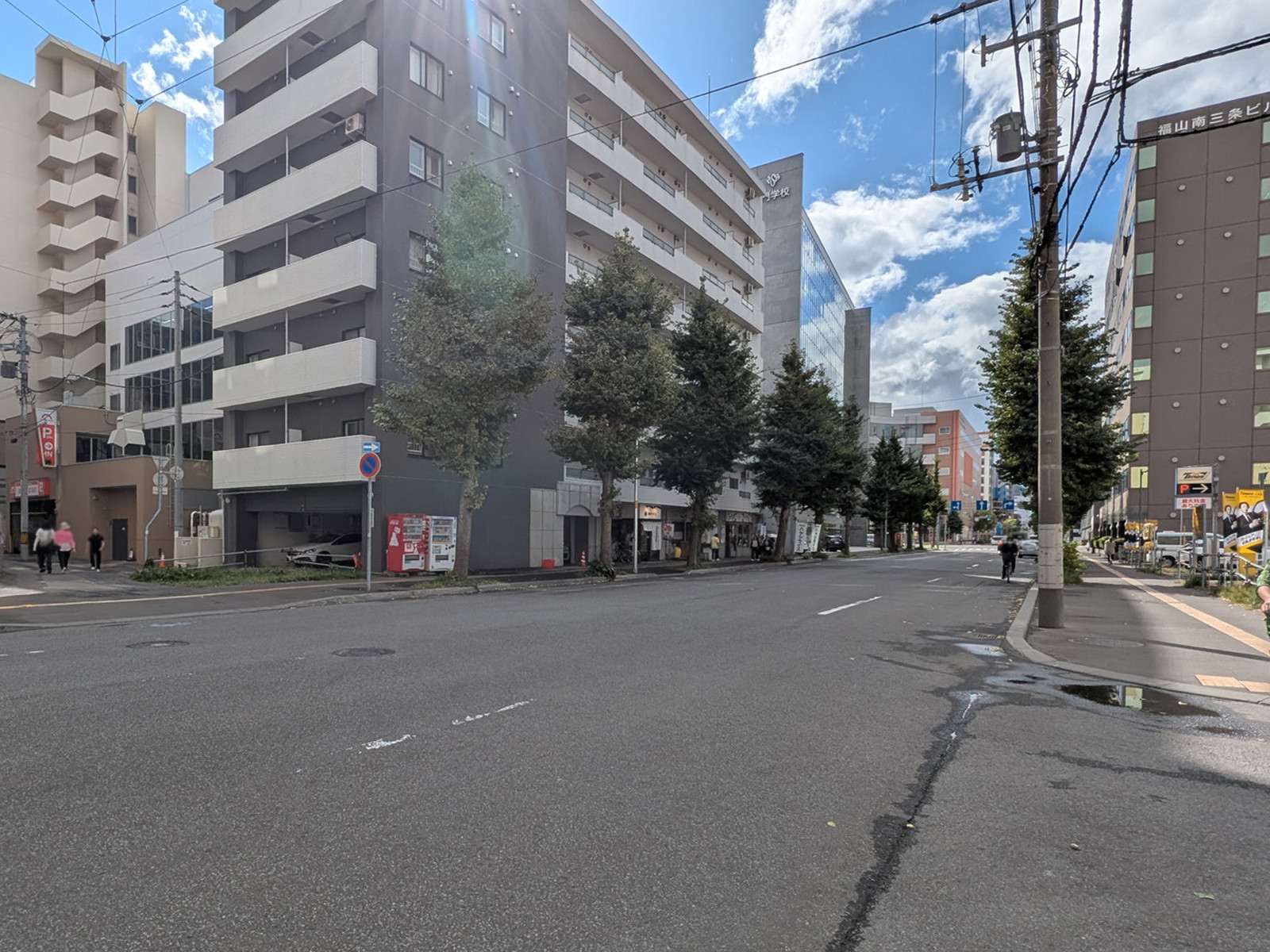 オギサカ南三条ビル前面の通り