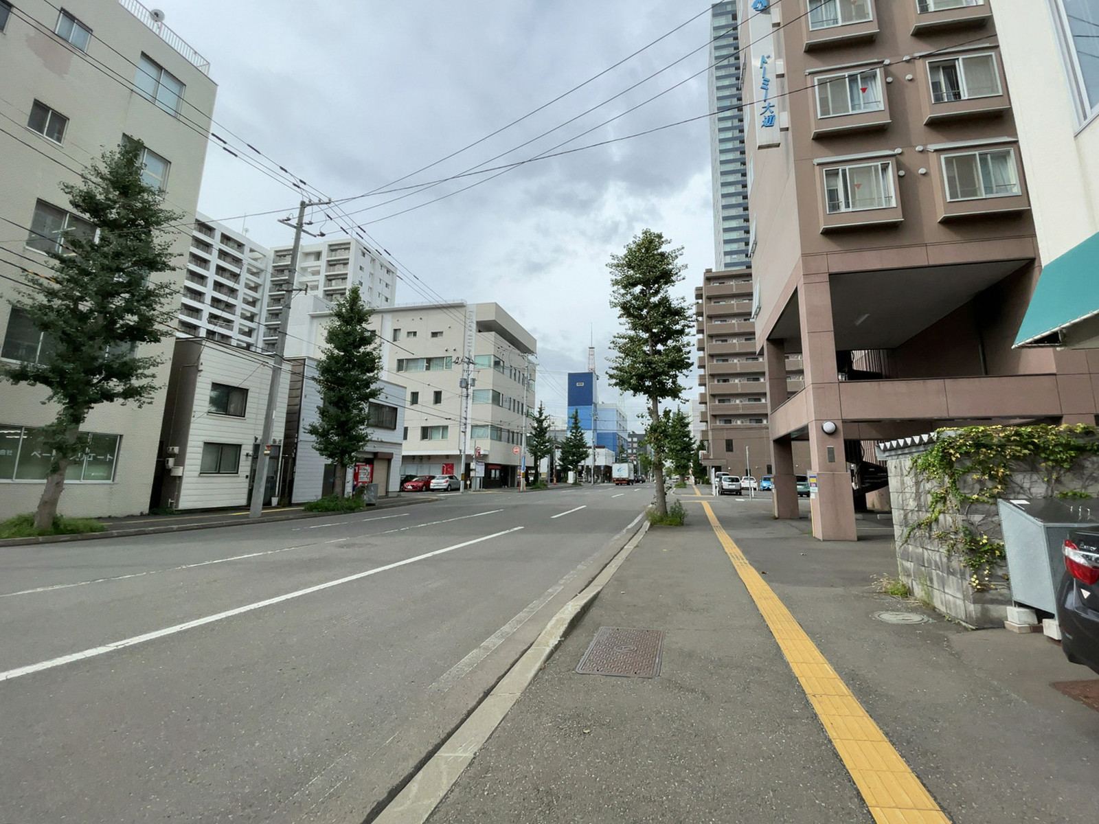富士ビル前面の通り
