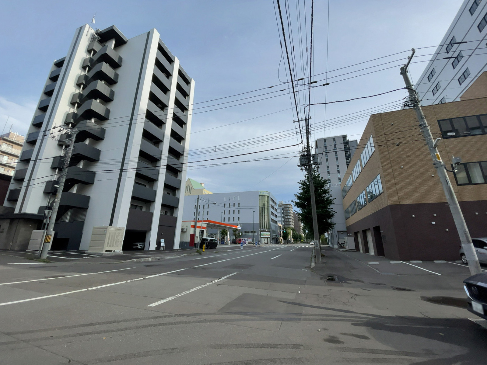 第一衣料ビル前面の通り